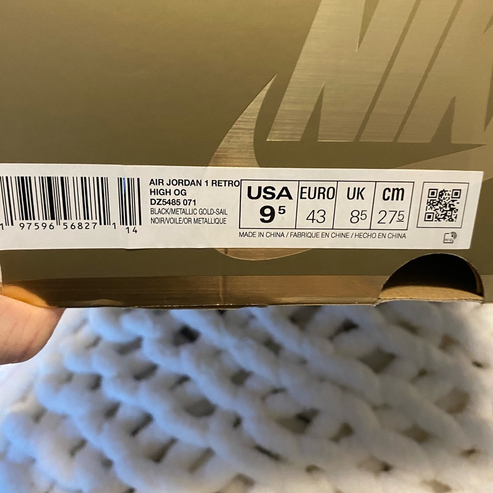 Nike Men's Black and Gold High-Top Sneakers - Picture 12 of 14